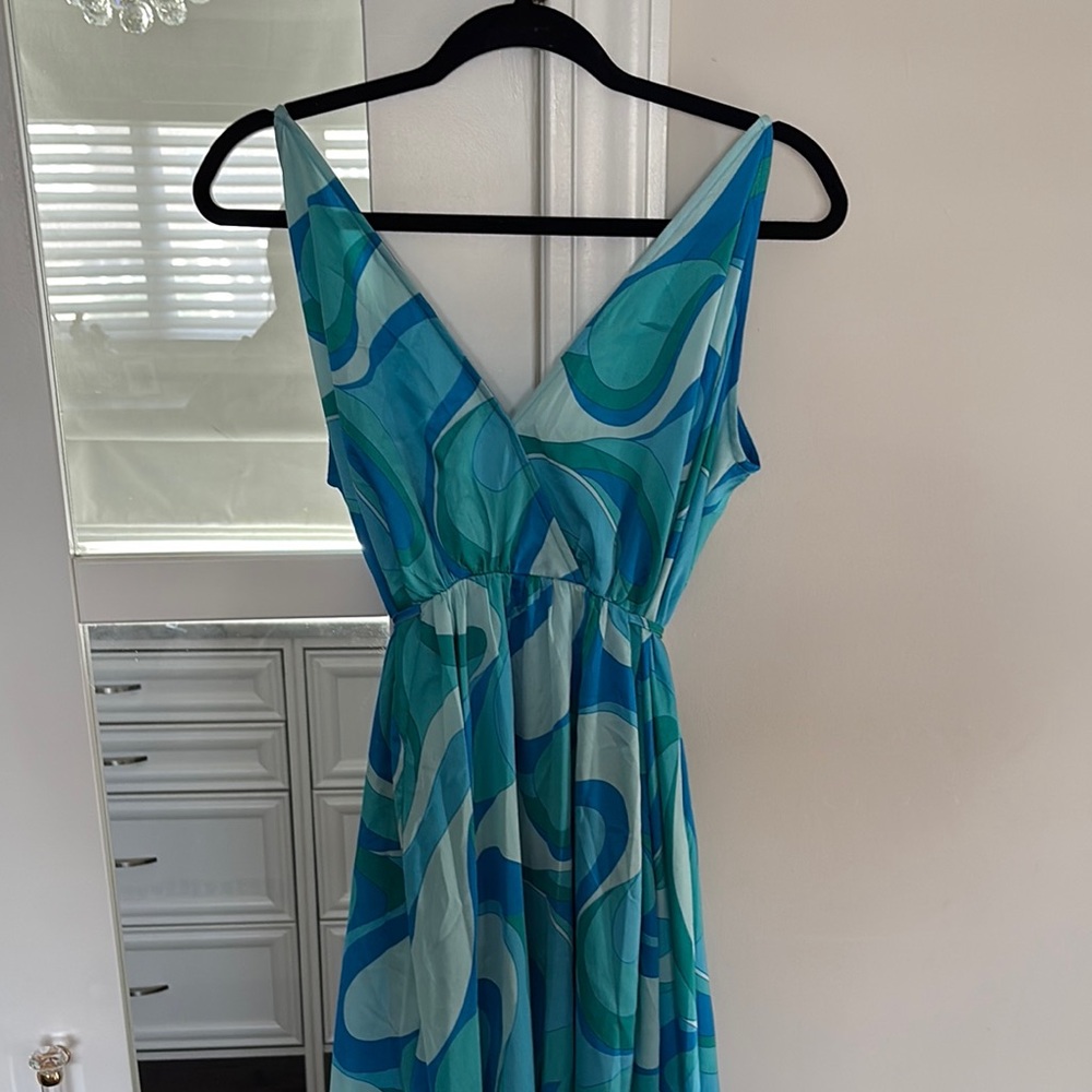 Elegant Blue and Green Patterned Dress